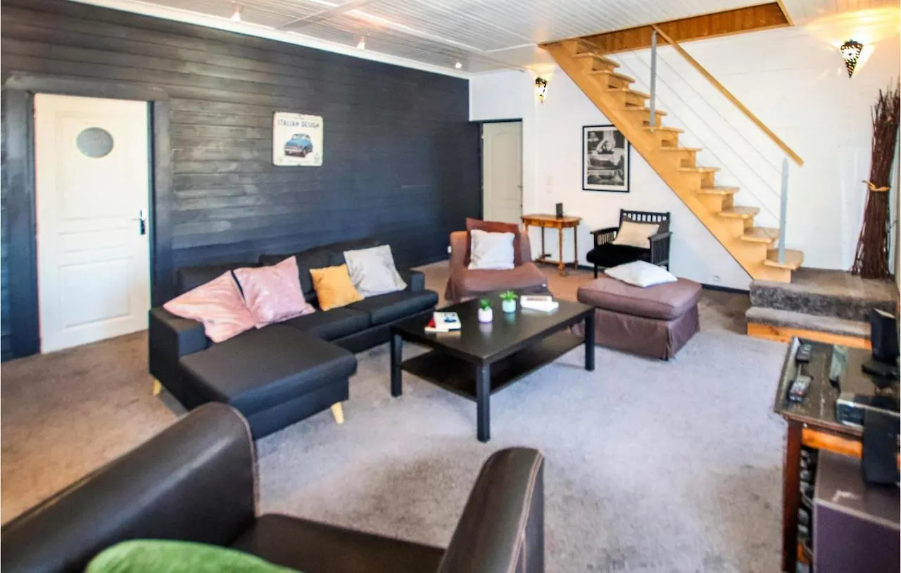 Amazing Home In Villeneuve De Berg With Kitchen Montboucher-sur-Jabron