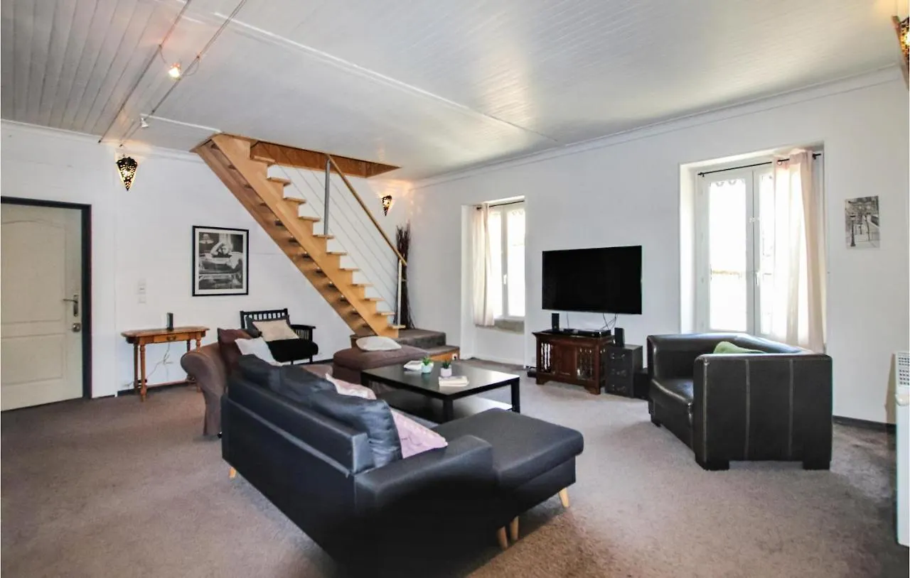 Amazing Home In Villeneuve De Berg With Kitchen Montboucher-sur-Jabron Frankrike