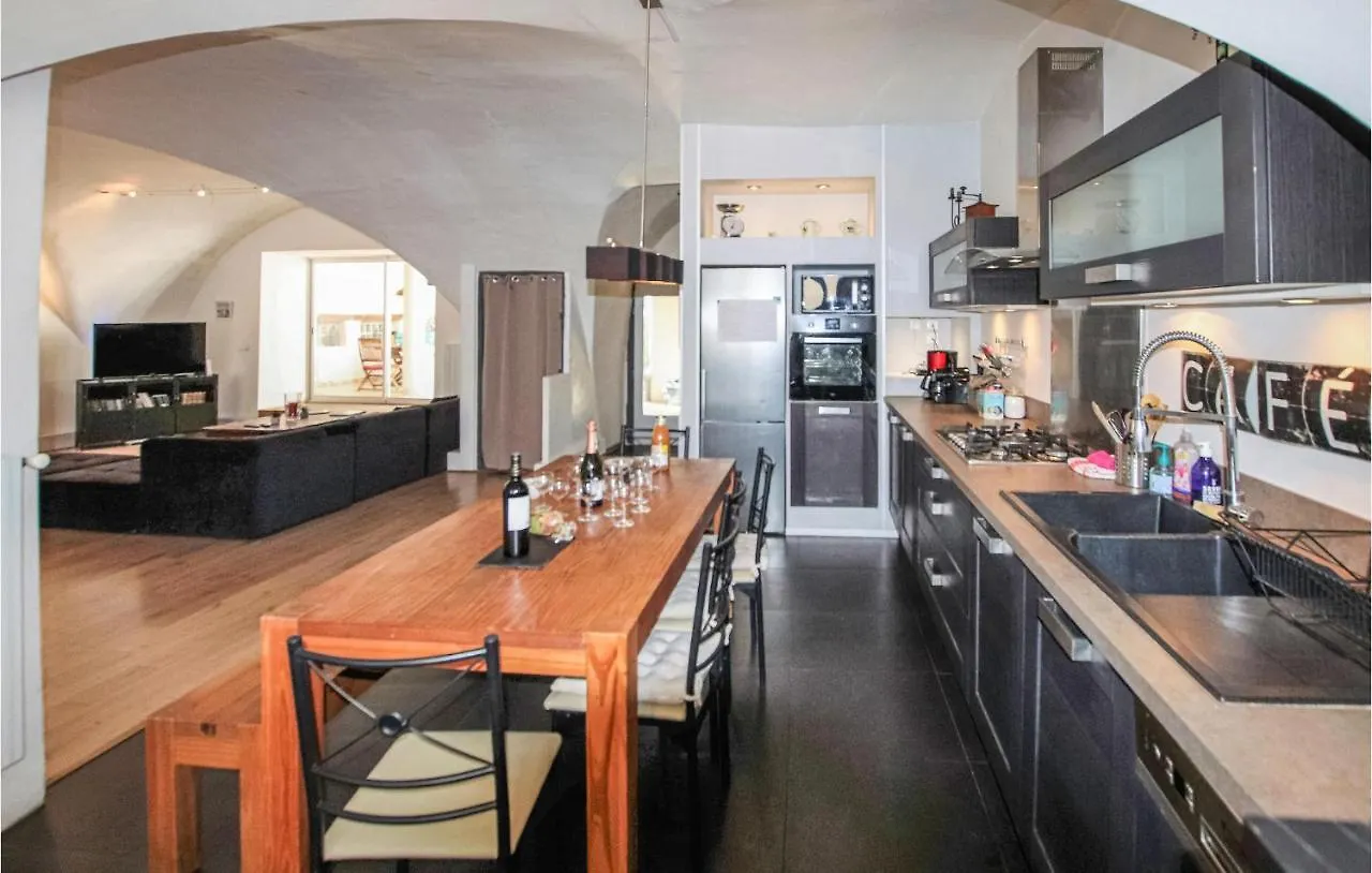 Amazing Home In Villeneuve De Berg With Kitchen Montboucher-sur-Jabron 0*,  Frankrike