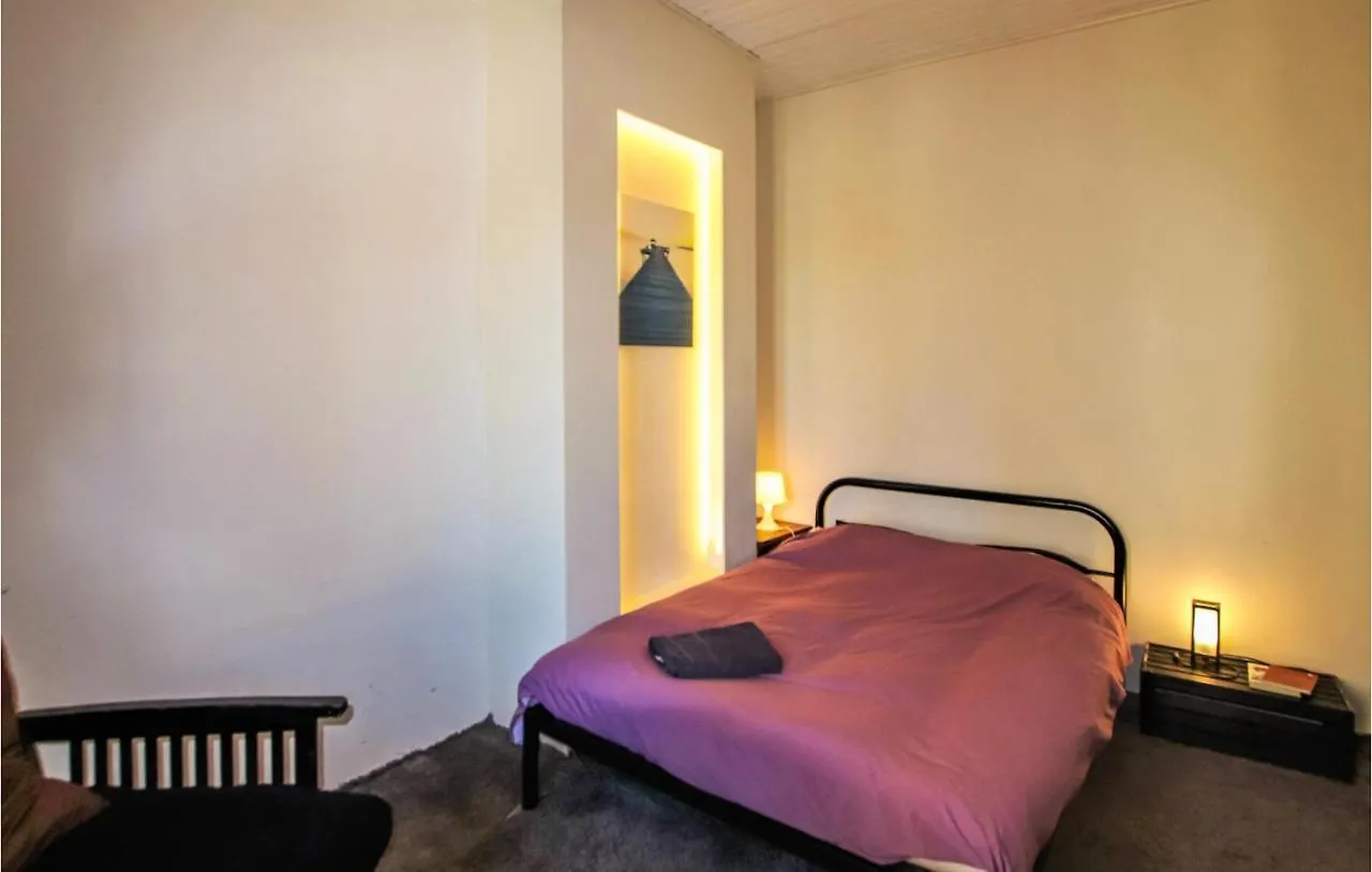 Semesterbostad Amazing Home In Villeneuve De Berg With Kitchen Montboucher-sur-Jabron Frankrike